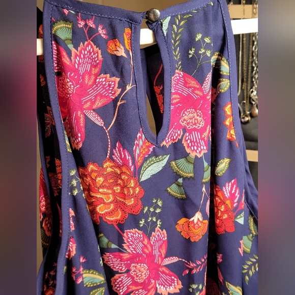 Blue Floral tank top with cut outs, NWOT - Picture 4 of 7